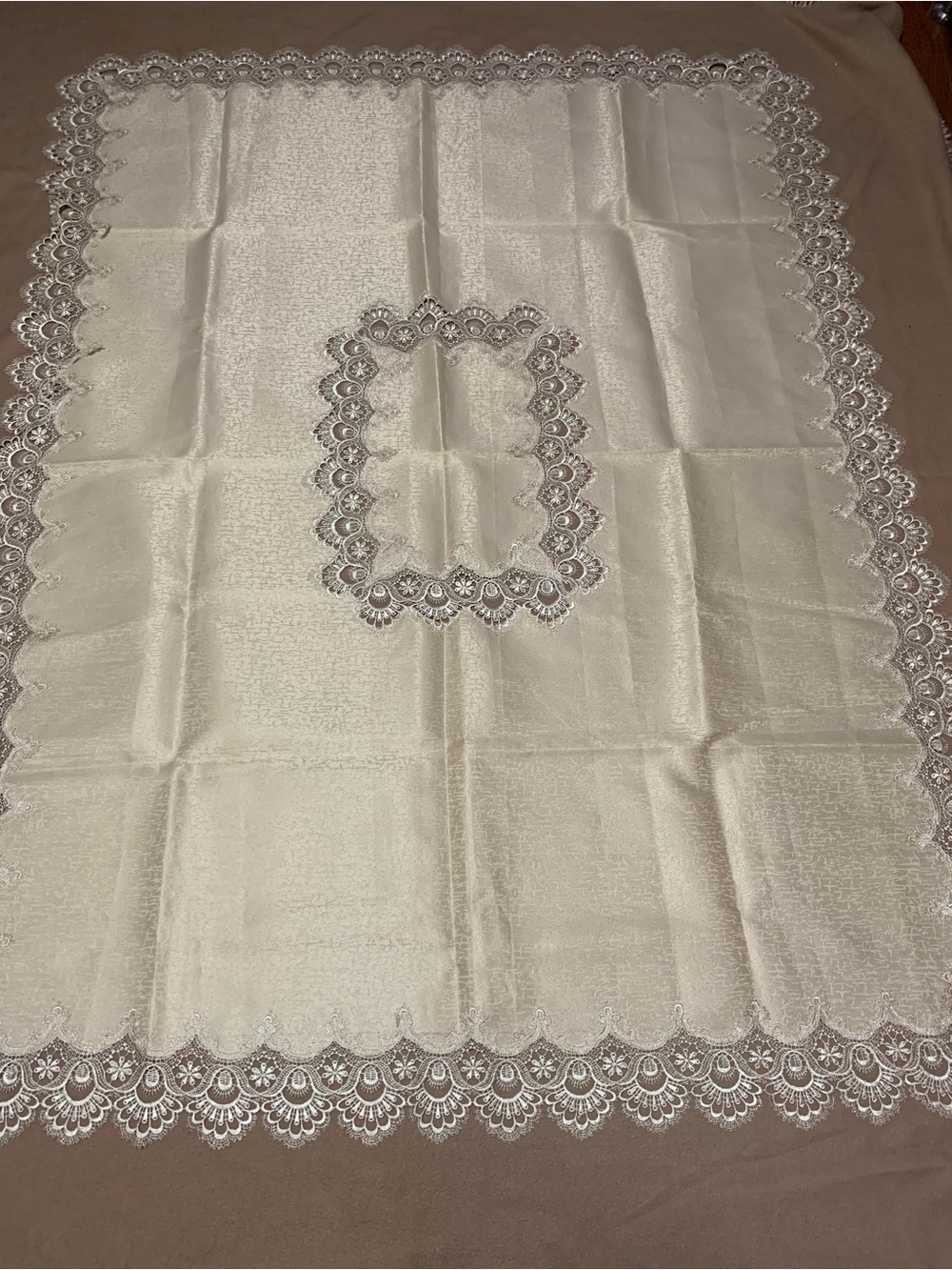 Macy's Cream Lace-Trim Rectangular Tablecloth  70 X 54 inches